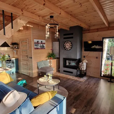 Nowy Dom Caloroczny Karabella Nad Jeziorem Wielkie Parteczyny クジェントニク