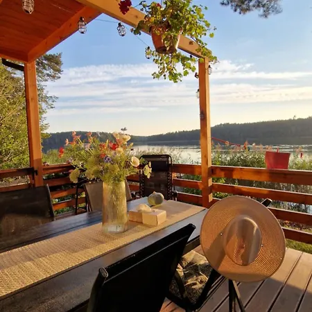 Nowy Dom Caloroczny Nad Jeziorem Wielkie Parteczyny Holiday home Kurzetnik