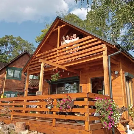 Nowy Dom Caloroczny Nad Jeziorem Wielkie Parteczyny Holiday home Kurzetnik